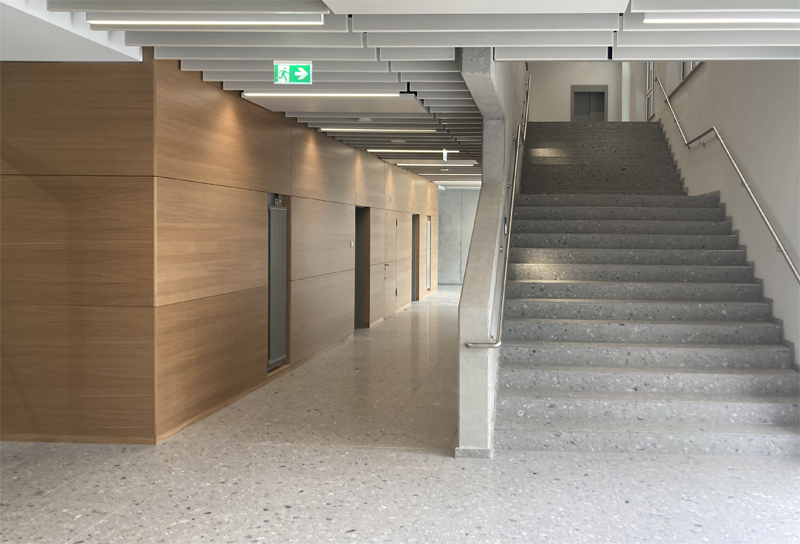 Foyer_EG_mit Treppe Kopie.jpg